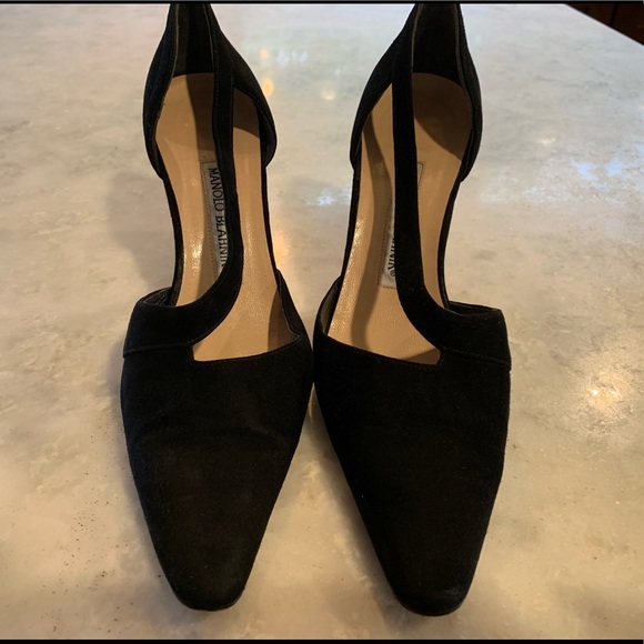 Manolo Blahnik, black, suede pumps - Picture 4 of 5